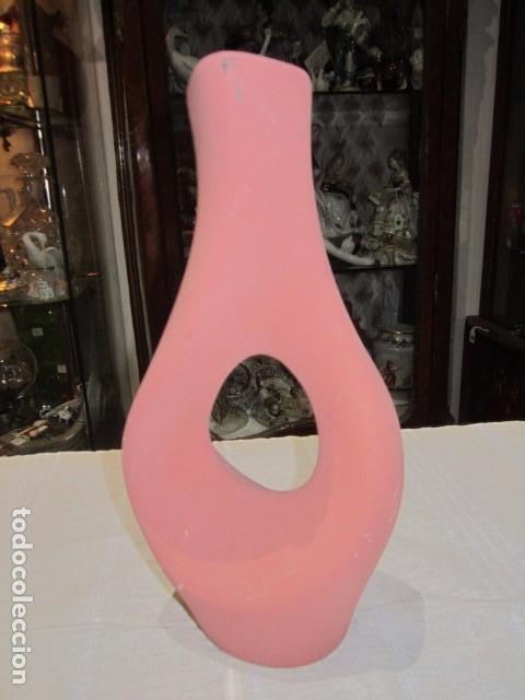 Antig&uuml;edades: Jarr&oacute;n de barro. 28 cms., altura. - Foto 2