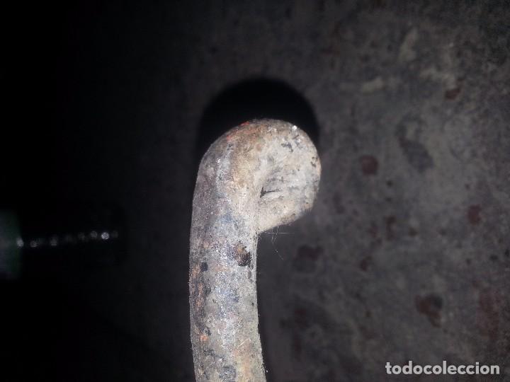 Antig&uuml;edades: Gran perchero de forja - Foto 3