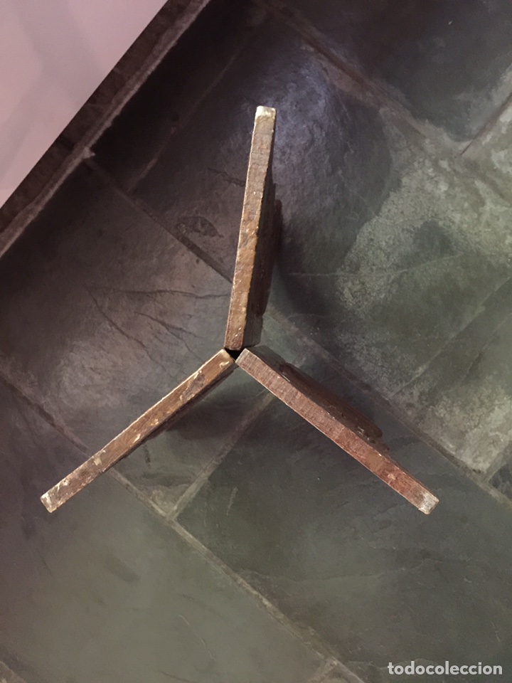 Antig&uuml;edades: Peque&ntilde;a Mesa de madera tallada - Foto 5
