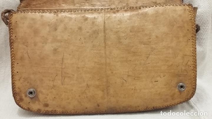 Antig&uuml;edades: Bolso de piel de cocodrilo. - Foto 5
