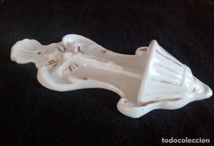 Antig&uuml;edades: ANTIGUA BENDITERA DE PORCELANA. - Foto 3
