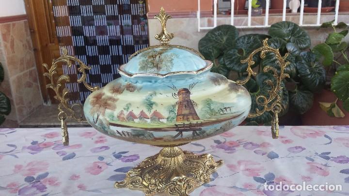Antig&uuml;edades: antiguo centro de mesa de ceramica y bronce - Foto 1