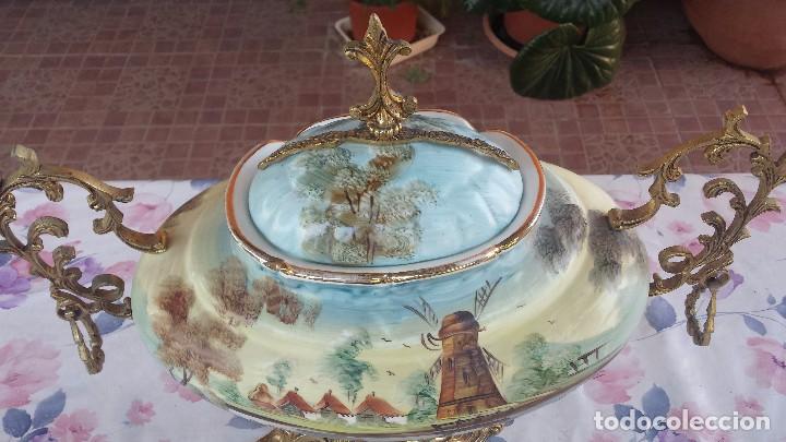 Antig&uuml;edades: antiguo centro de mesa de ceramica y bronce - Foto 2
