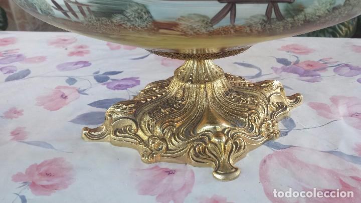 Antig&uuml;edades: antiguo centro de mesa de ceramica y bronce - Foto 4