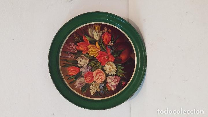 Antig&uuml;edades: BANDEJA ESMALTADA FLORES - Foto 1