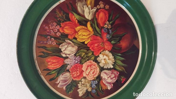 Antig&uuml;edades: BANDEJA ESMALTADA FLORES - Foto 2