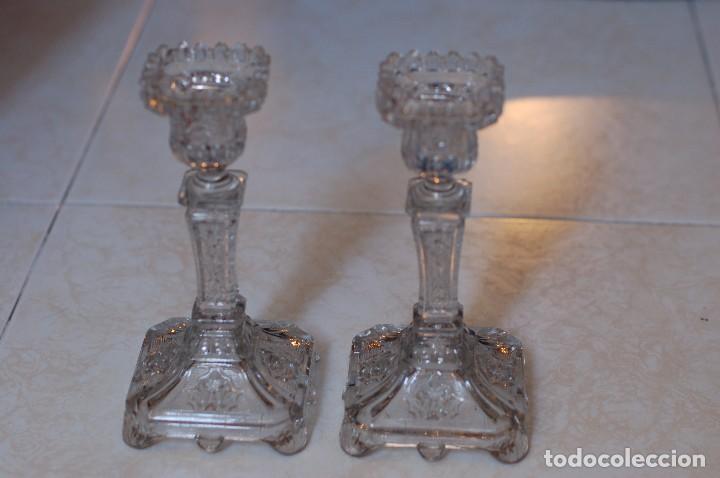 Antig&uuml;edades: PAREJA DE CANDELABROS - Foto 1