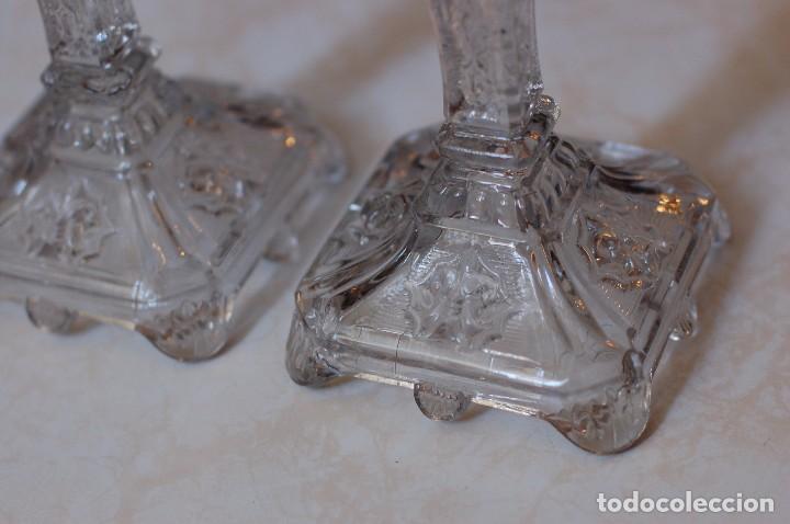 Antig&uuml;edades: PAREJA DE CANDELABROS - Foto 2