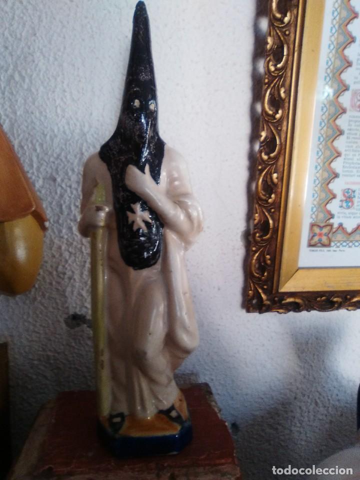 Antig&uuml;edades: capuch&oacute;n de cer&aacute;mica de Triana. - Foto 1