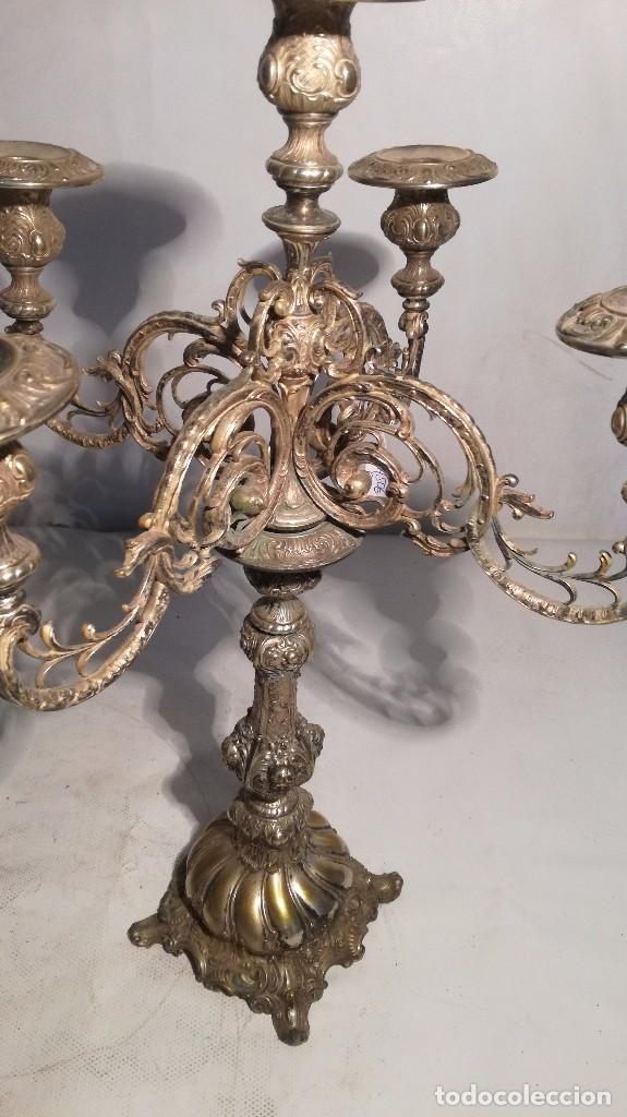 Antig&uuml;edades: Pareja de candelabros J M - Foto 2