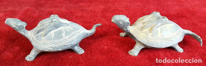 Antig&uuml;edades: PAREJA DE TORTUGAS EN BRONCE. MEDIADOS SIGLO XX.