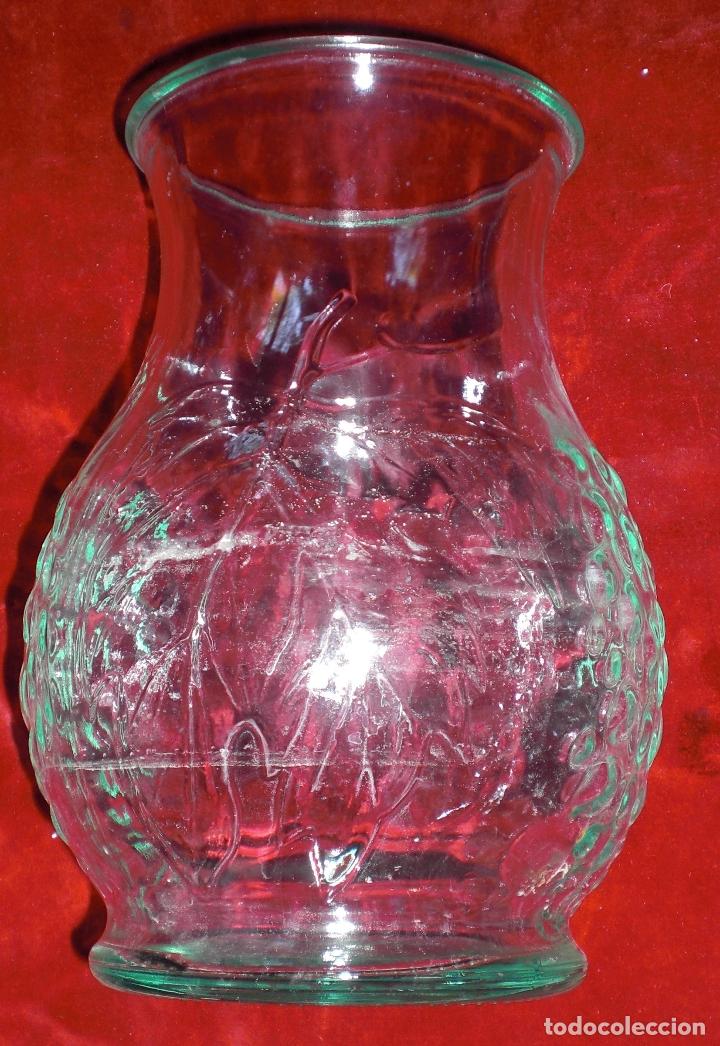 Antig&uuml;edades: Antiguo jarron de cristal uvas y parras - Foto 2