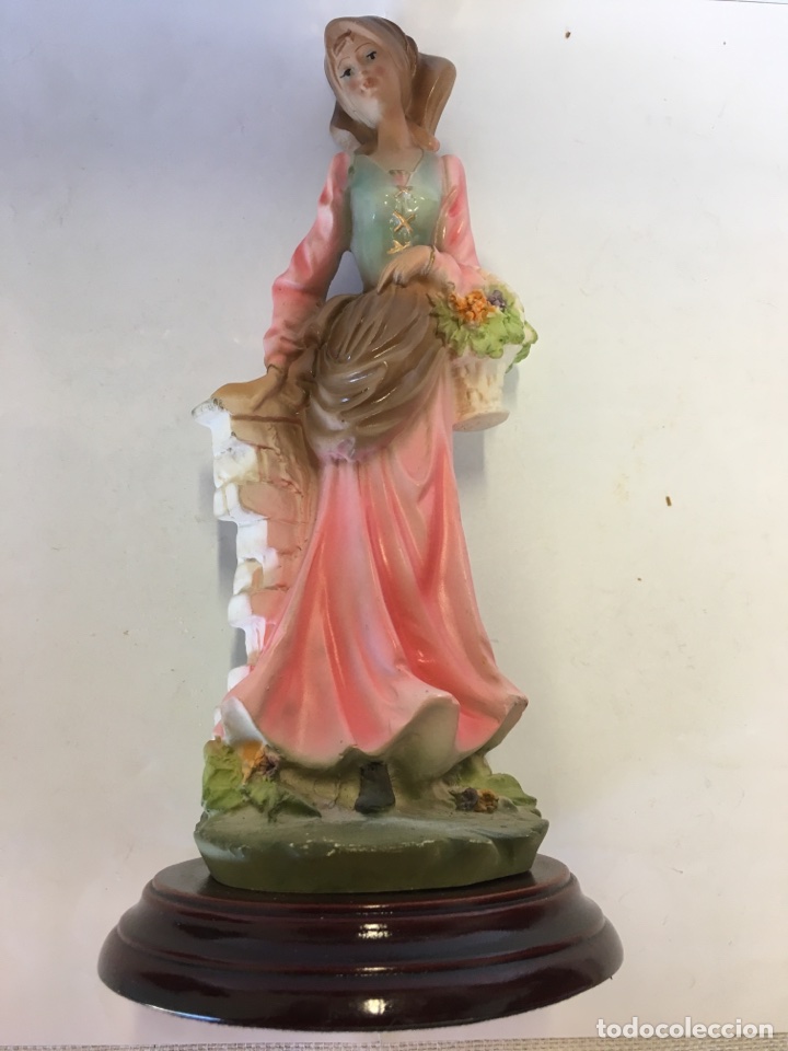Antig&uuml;edades: Figura de Mujer &rdquo;Campesina&rdquo; - Foto 1