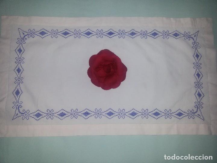 Antig&uuml;edades: TAPETE BLANCO Y AZUL-HECHO A MANO-ALGOD&Oacute;N - Foto 3