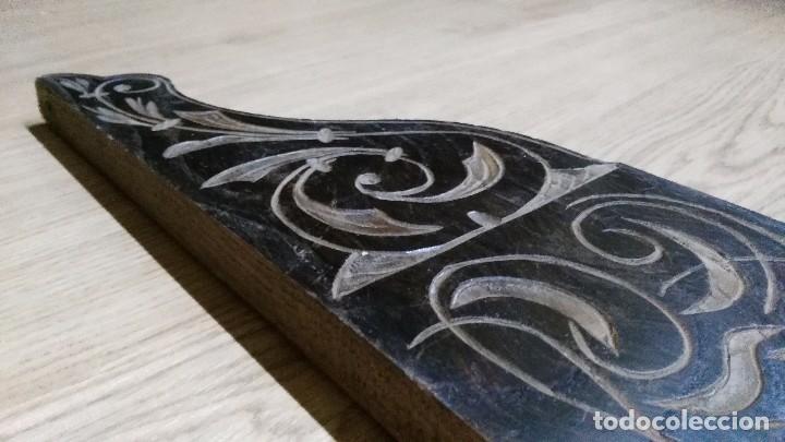 Antig&uuml;edades: COPETE DE MADERA  DE CASTA&Ntilde;O TALLADO - Foto 1