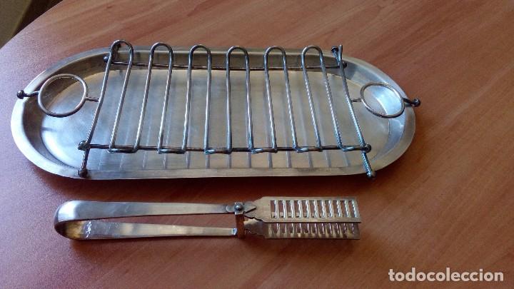 Antig&uuml;edades: Curiosa bandeja de metal ba&ntilde;ada en plata - Foto 2