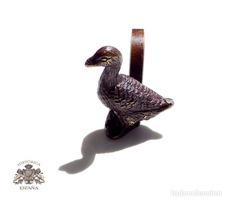Antig&uuml;edades: PRECIOSO SERVILLETERO DE BRONCE CON FORMA DE OCA - Foto 1
