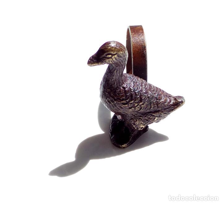 Antig&uuml;edades: PRECIOSO SERVILLETERO DE BRONCE CON FORMA DE OCA - Foto 6