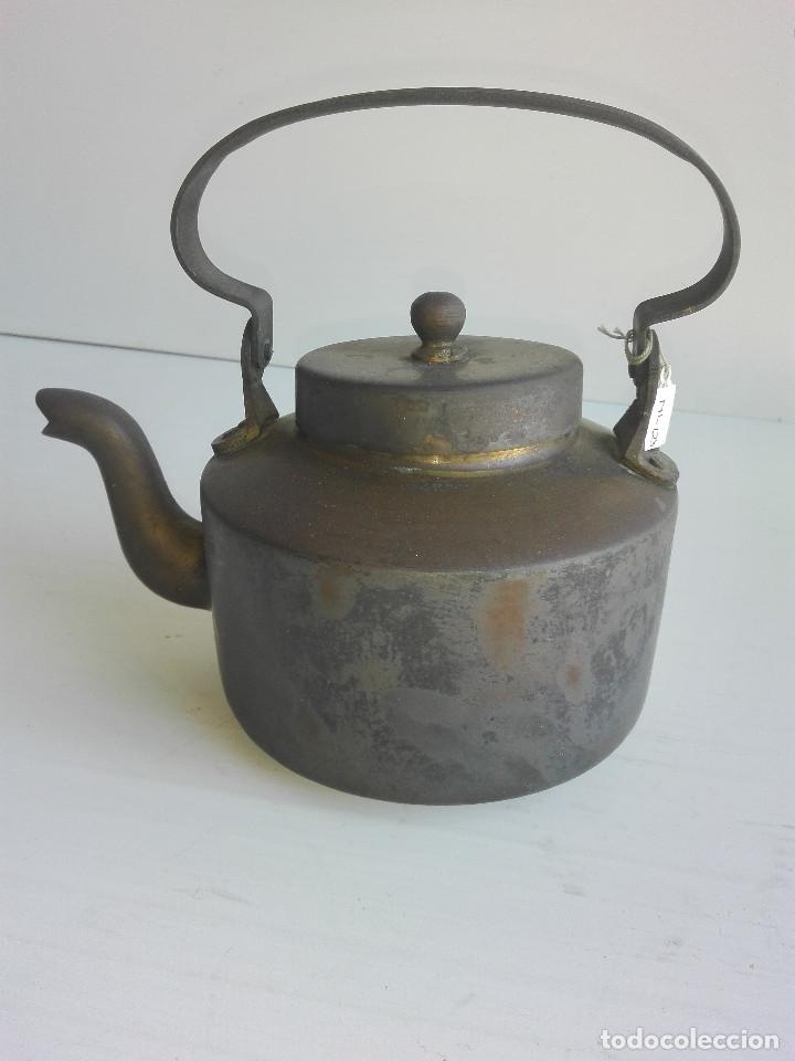 Antig&uuml;edades: CAFETERA DE METAL DE ORIGEN ORIENTAL - Foto 1