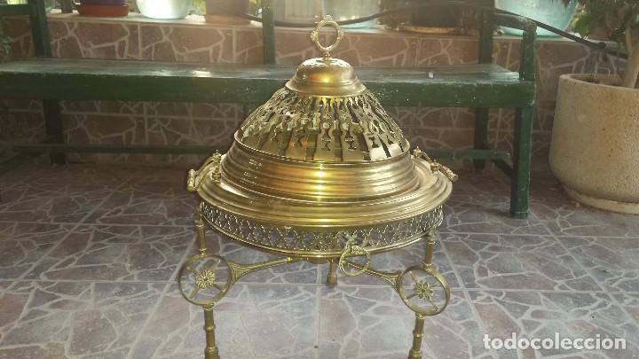 Antig&uuml;edades: antiguo brasero en bronce y laton - Foto 1
