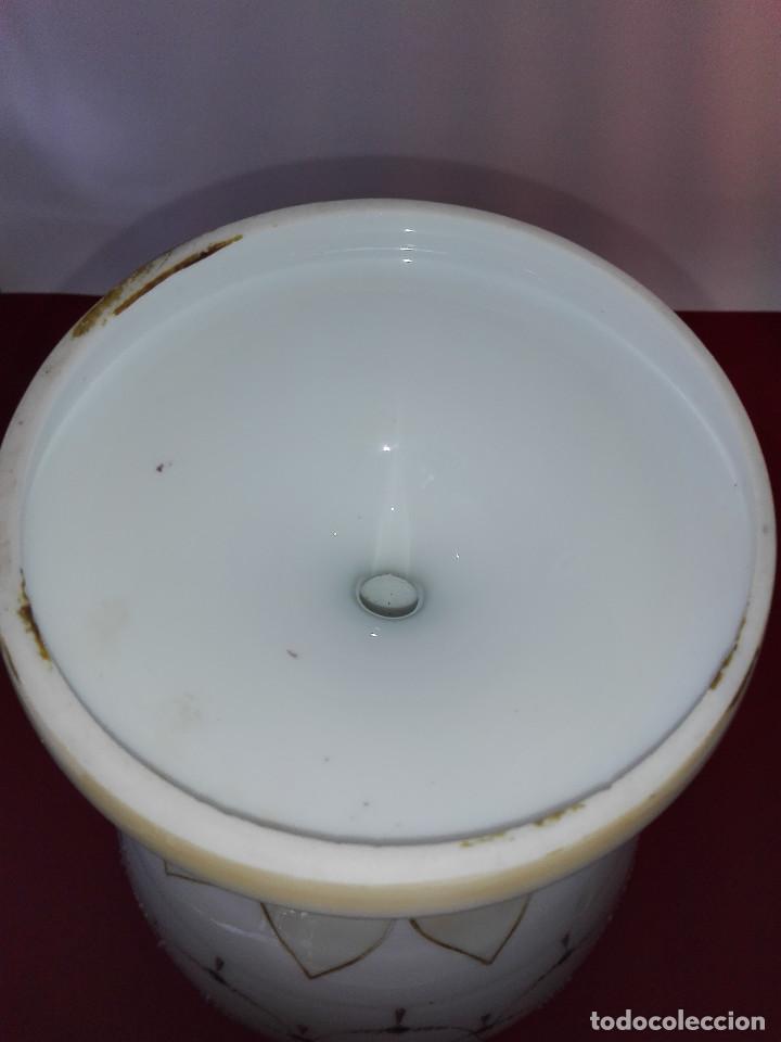 Antig&uuml;edades: JARRON DE OPALINA, RELIEVES DE ESMALTE, CERCA DE 1.860 - Foto 3