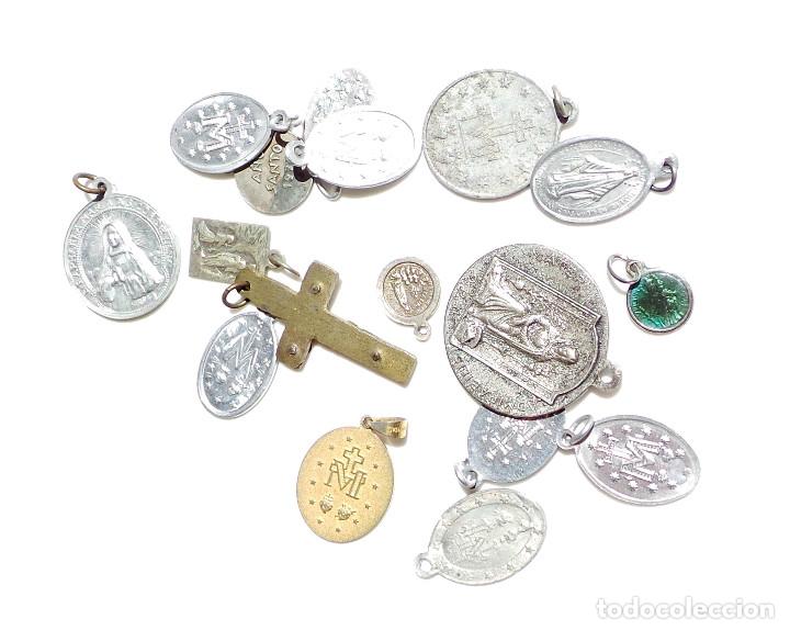 Antig&uuml;edades: LOTE DE MEDALLITAS RELIGIOSAS - Foto 4