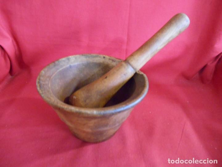 Antig&uuml;edades: ANTIGUO MORTERO O ALMIREZ DE MADERA CON SU MANO - Foto 2
