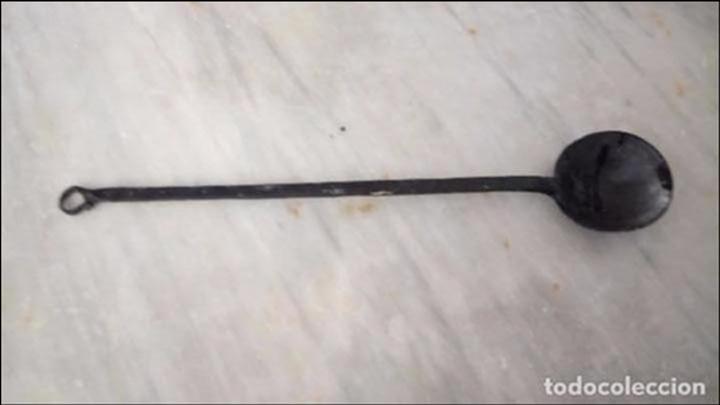 Antig&uuml;edades: Antiguo crisol, cuchar&oacute;n forja - Foto 1