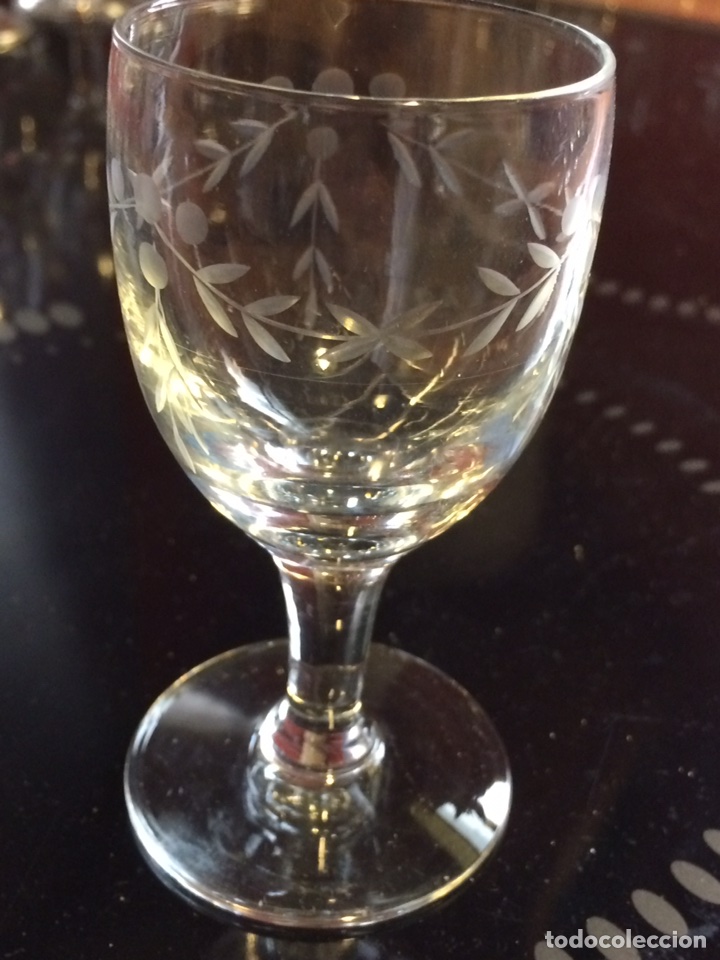Oggetti Antichi: Antiguo juego de 10 copas de licor de cristal tallado.copa de alto 9,5cm de alto por 5 cm di&aacute;metro