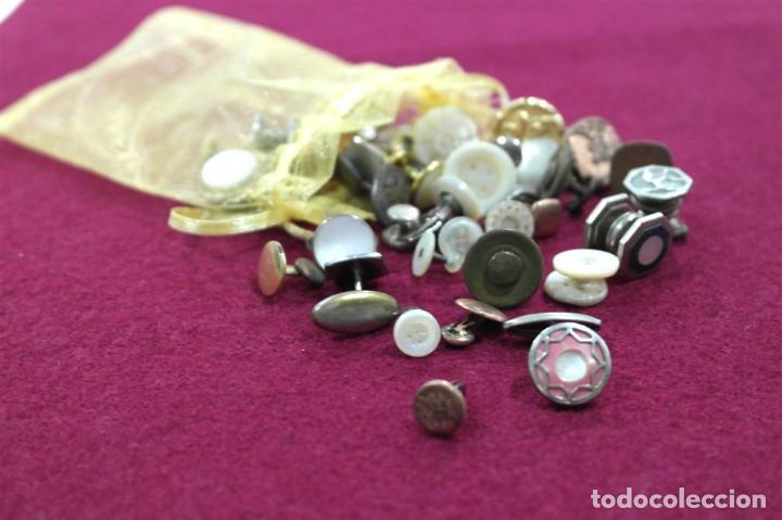 Antig&uuml;edades: Lote de abrochos - Foto 1