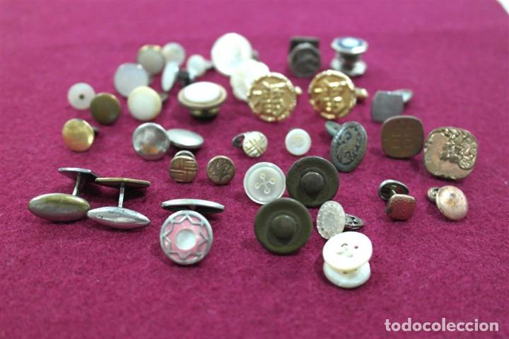 Antig&uuml;edades: Lote de abrochos - Foto 2