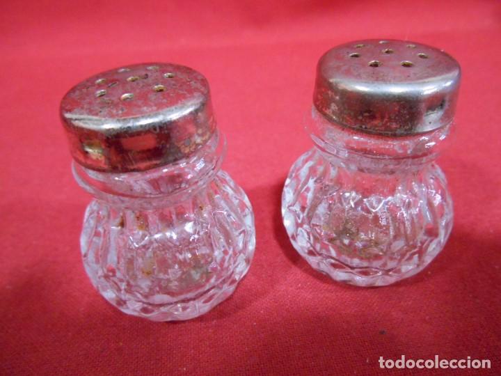 Antig&uuml;edades: ANTIGUA PAREJA DE SALERO Y PIMENTERO EN CRISTAL TALLADO