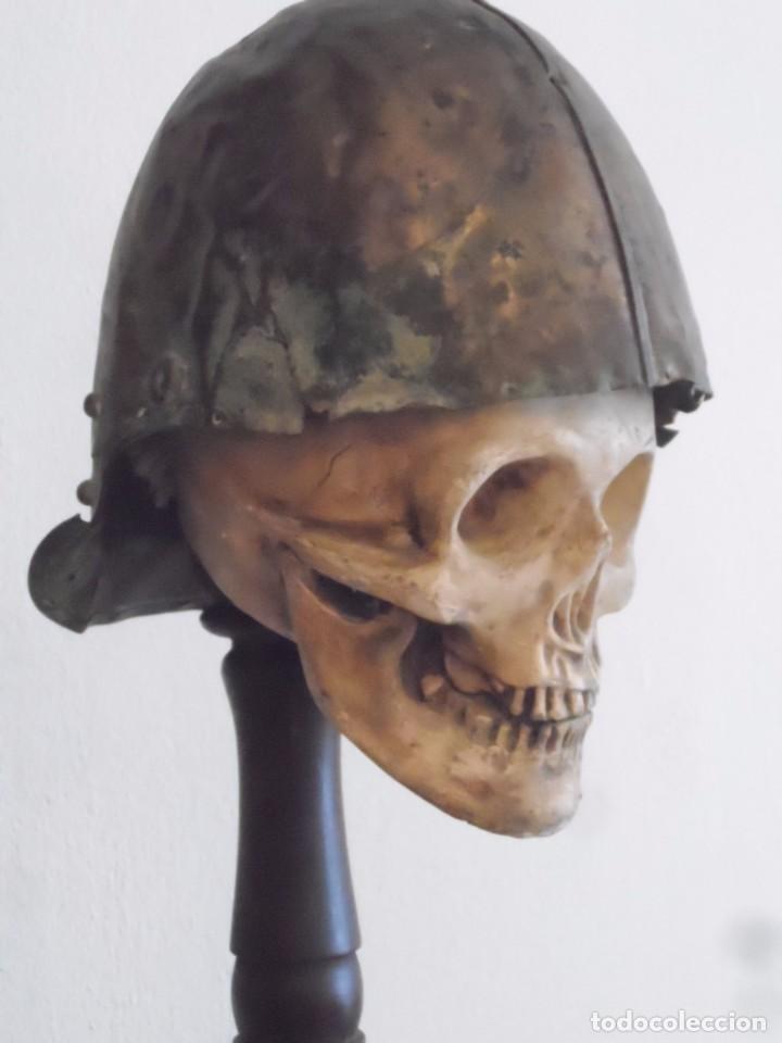 Craneo Casco Militar Sobre Peana Altura 1 70 M Buy Others Antique Decoration Objects At Todocoleccion