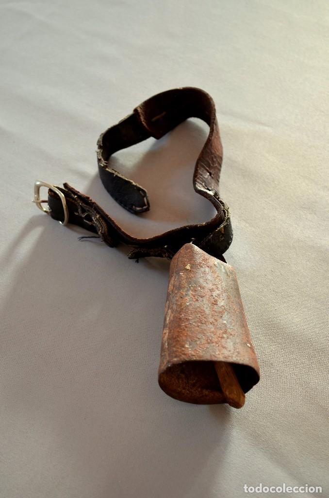 Antig&uuml;edades: Cencerro con collar - Foto 2