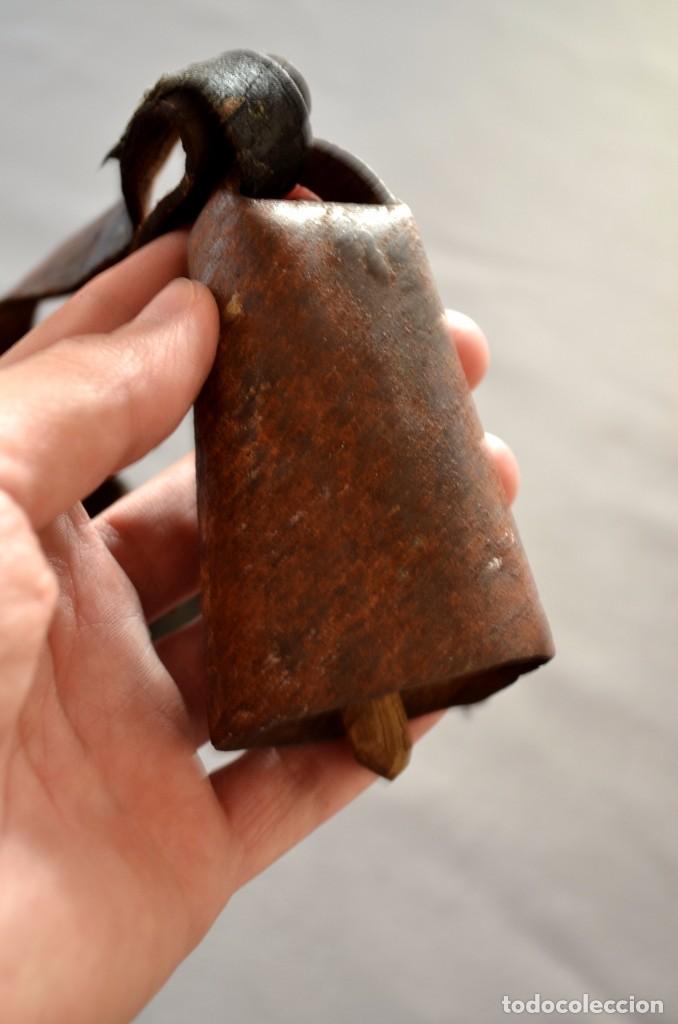 Antig&uuml;edades: Cencerro con collar - Foto 3