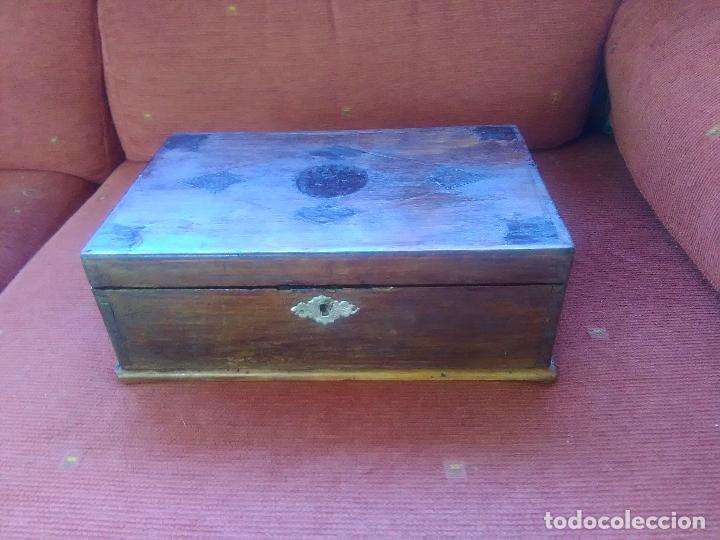 Antig&uuml;edades: caja de madera - Foto 1