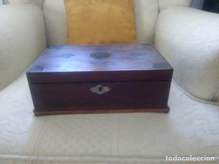 Antig&uuml;edades: caja de madera - Foto 2