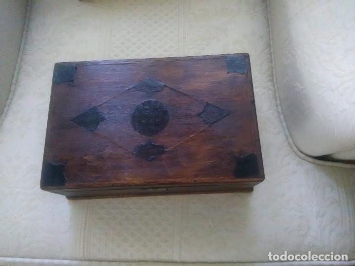 Antig&uuml;edades: caja de madera - Foto 4