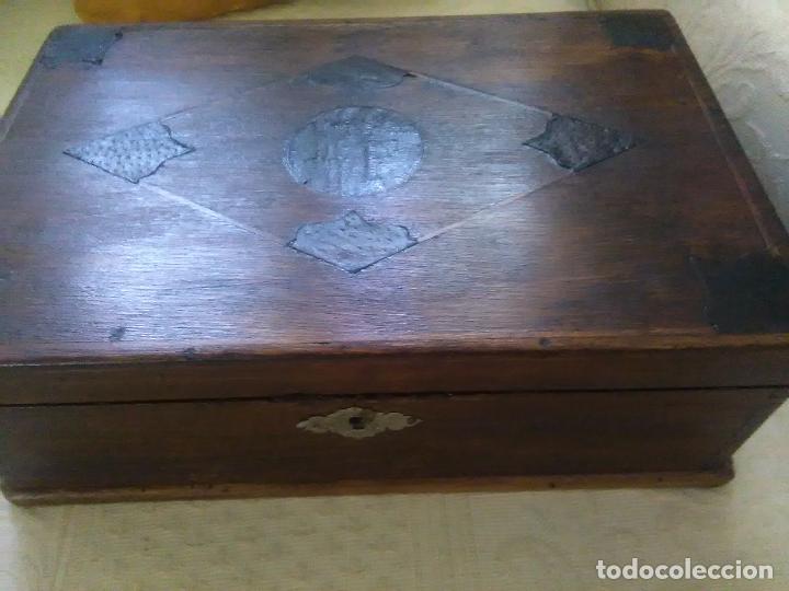 Antig&uuml;edades: caja de madera - Foto 5