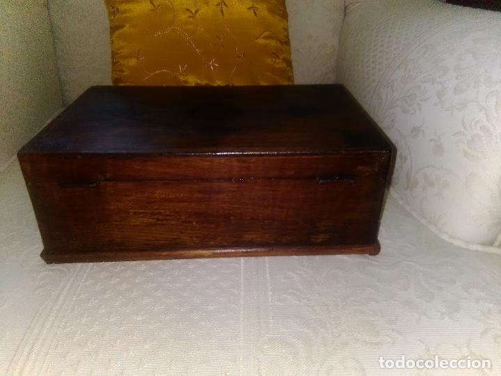 Antig&uuml;edades: caja de madera - Foto 6
