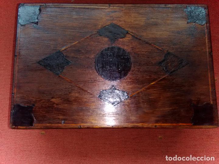 Antig&uuml;edades: caja de madera - Foto 10