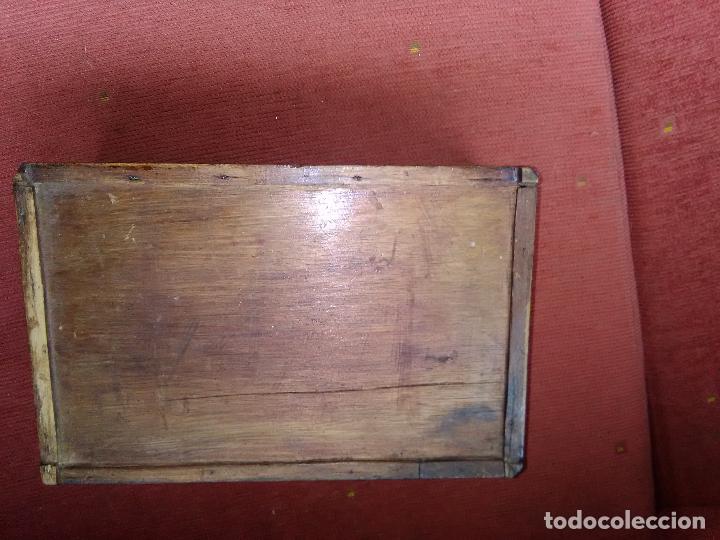 Antig&uuml;edades: caja de madera - Foto 11