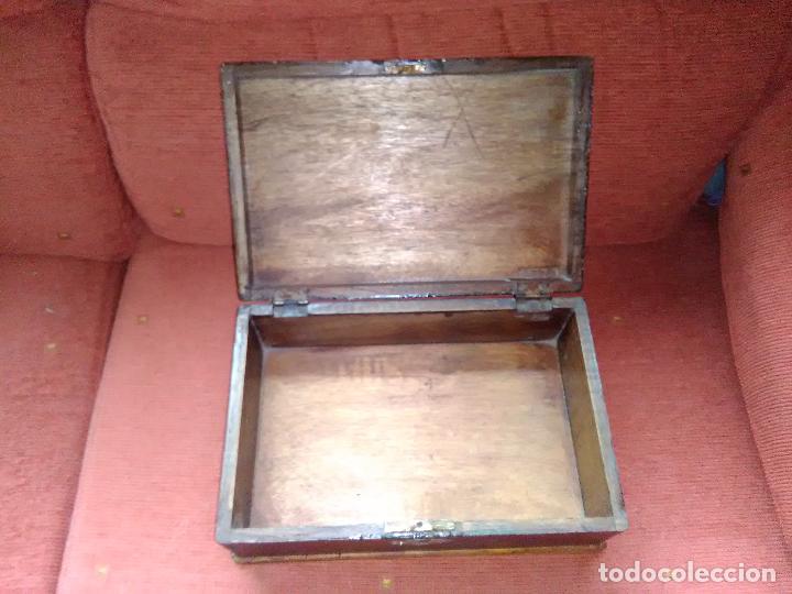 Antig&uuml;edades: caja de madera - Foto 12