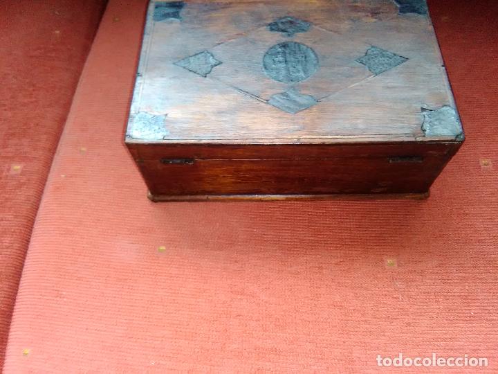 Antig&uuml;edades: caja de madera - Foto 15