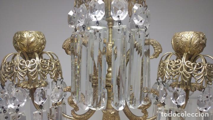 Antigüedades: Pareja de candeleros de bronce y cristal, principios siglo XIX circa 1820 - Foto 6 - 94641295