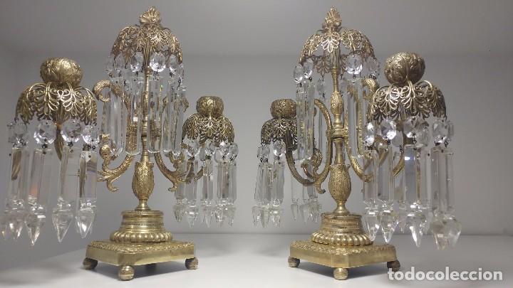 Antigüedades: Pareja de candeleros de bronce y cristal, principios siglo XIX circa 1820 - Foto 8 - 94641295
