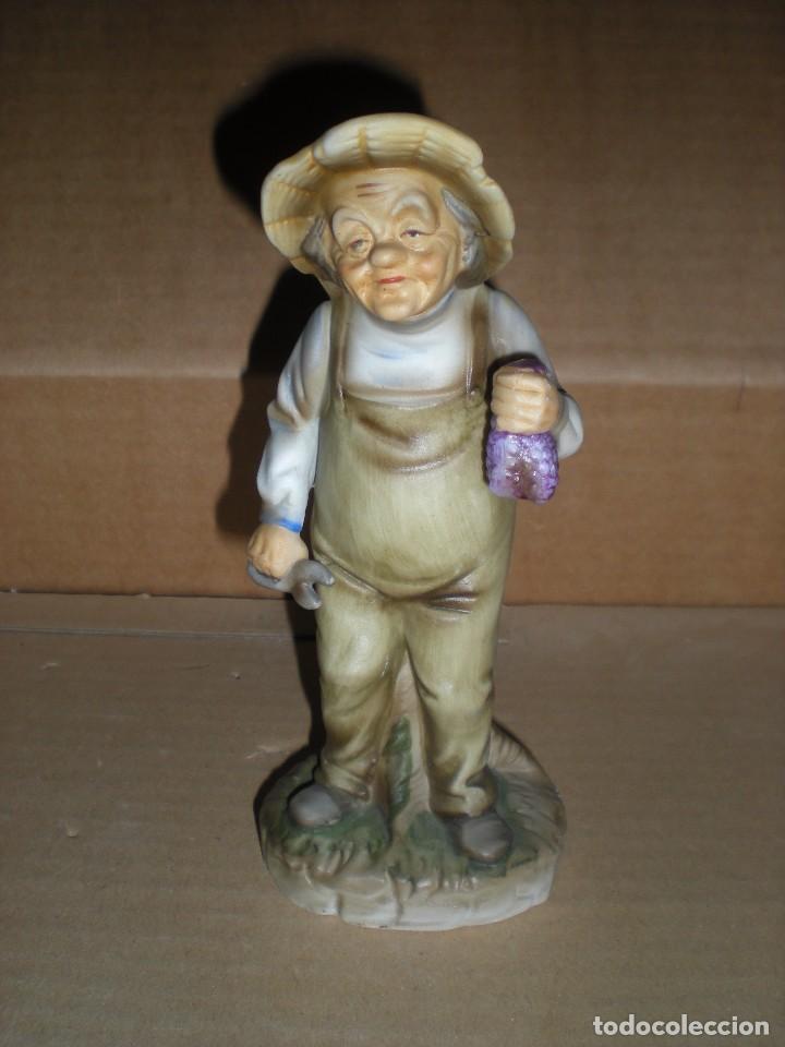 Antiguidades: Abuelo en porcelana pintado a mano h17cm base 7x6cm