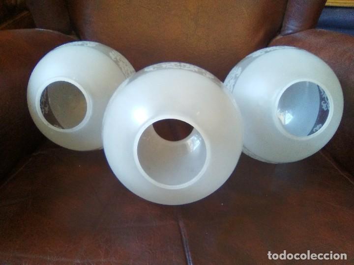 Antig&uuml;edades: Tres globos para l&aacute;mpara. - Foto 3