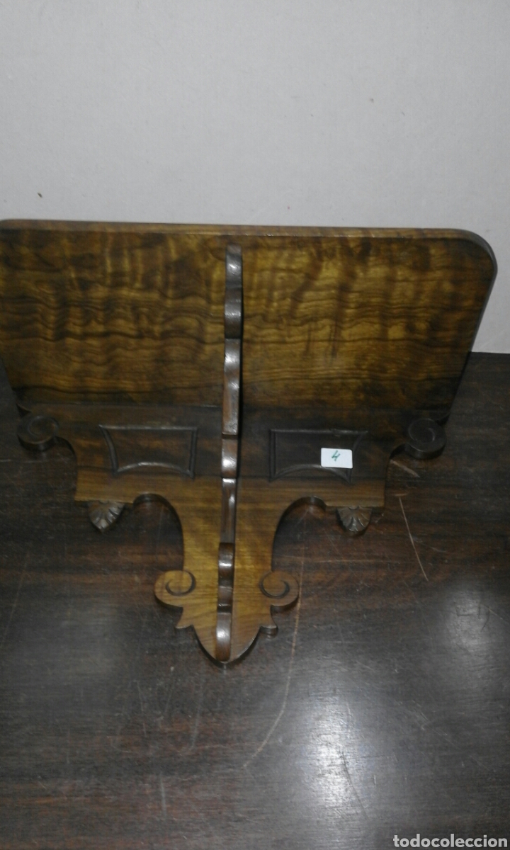 Antig&uuml;edades: repisa de nogal XIX