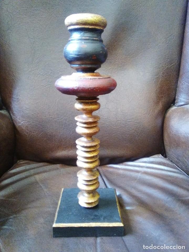 Antig&uuml;edades: Candelero de madera policromado - Foto 1